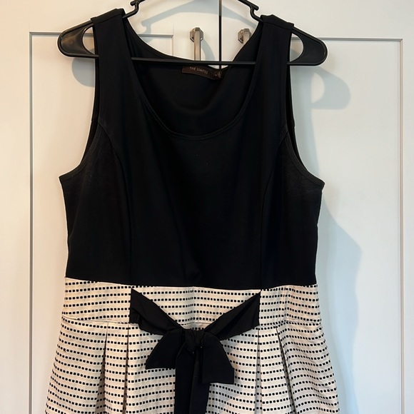 Limited bow tie dress in excellent condition - Picture 3 of 5